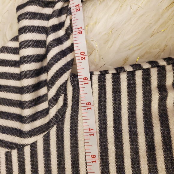 Cozy Striped Ruffle Top L - Picture 4 of 5